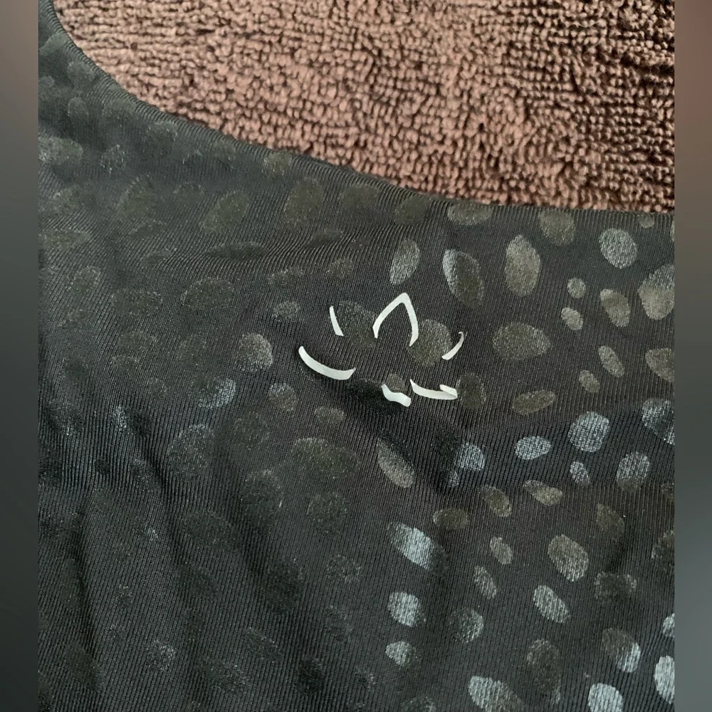 Beyond Yoga Rare Shiny Feline Keep it Simple Cropped Tank Black Shiny Foil - XL - Picture 5 of 8